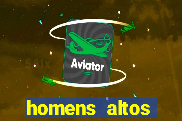 homens altos sarados pelados